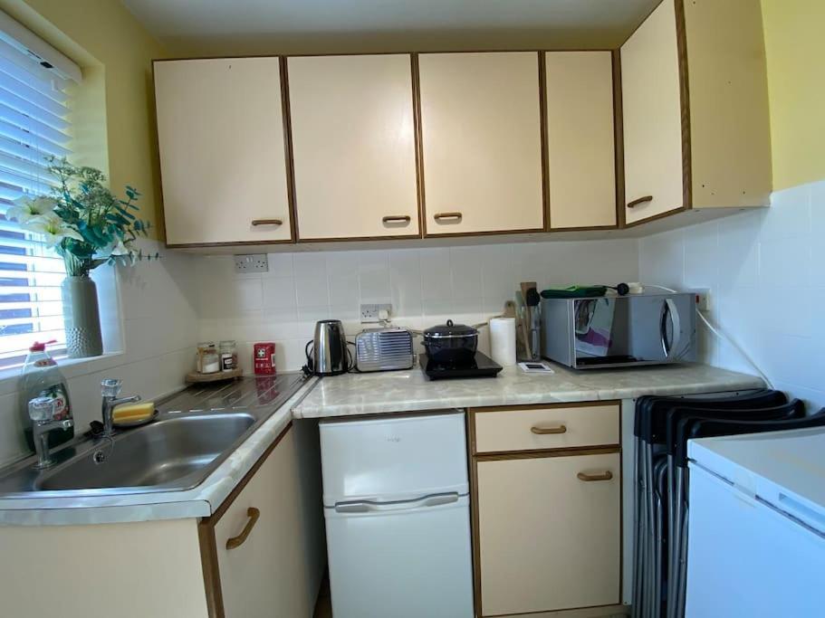 Cosy Apartment With Private Access And Kitchenette In Guildford (Adults Only) Worplesdon Exterior photo